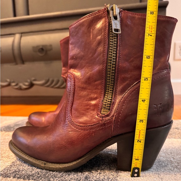 Frye Oxblood short western boot. - Picture 2 of 9